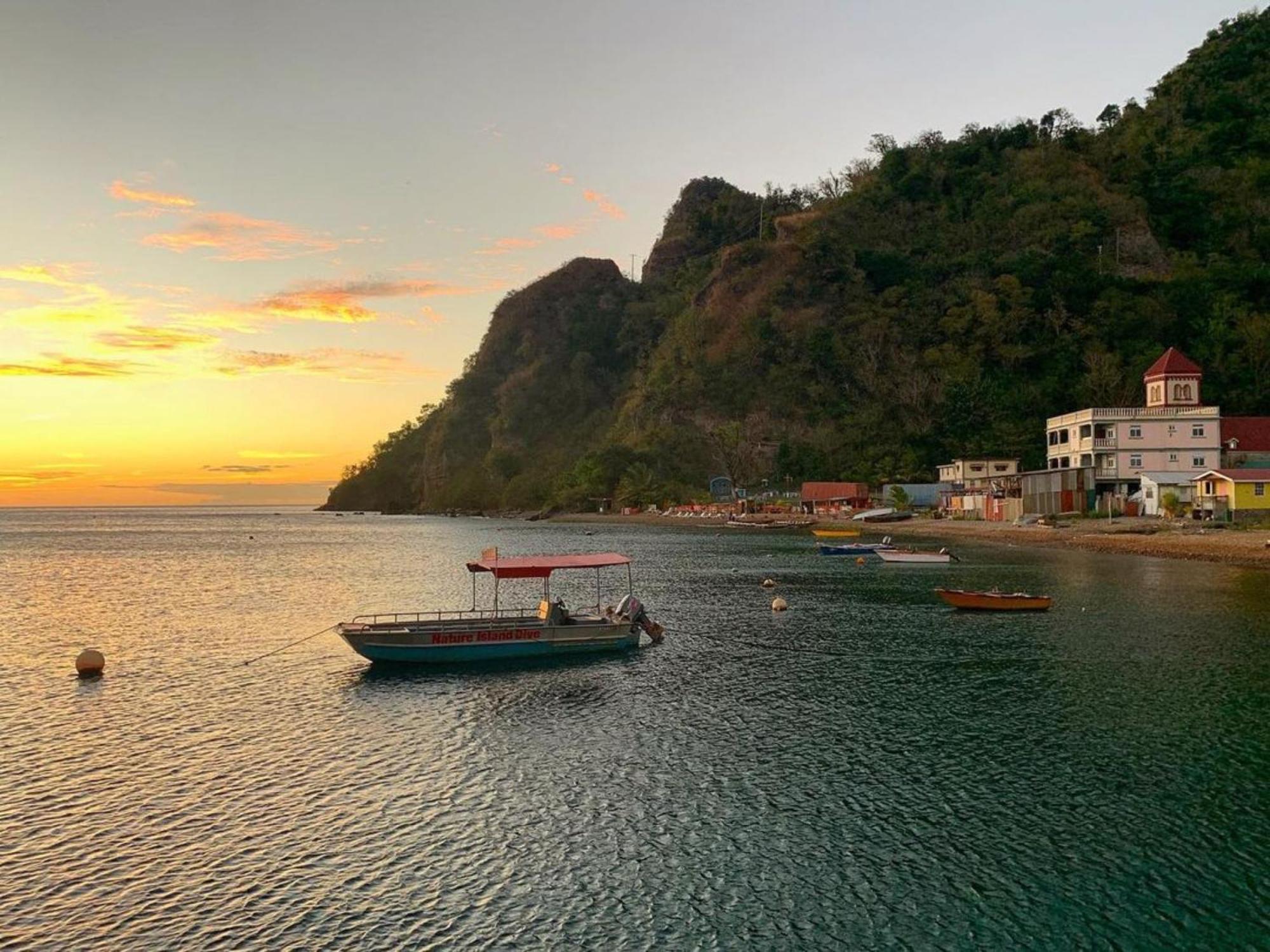 Rainbow Heights Apartment, Soufriere 外观 照片