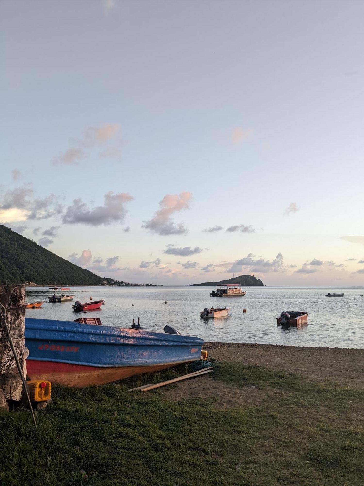 Rainbow Heights Apartment, Soufriere 外观 照片